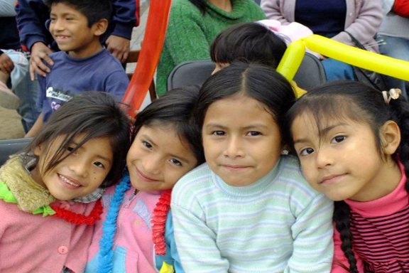 Ni�as usuarios de Huachipa CAE