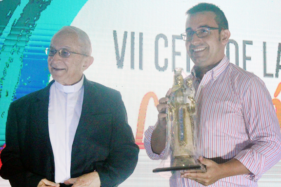 acto de entrega de reconocimiento a Director de CESAL, Carlos Fern�ndez