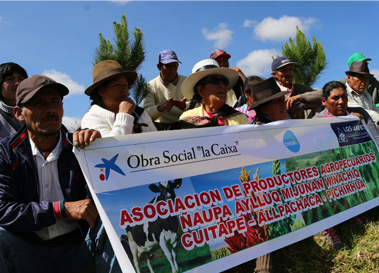 INFORME DE EVALUACI�N FINAL. PER�. OBRA SOCIAL LA CAIXA. 2013.