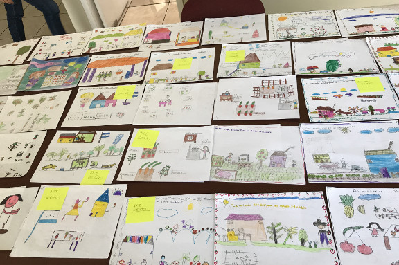 Foto dibujos del I Concurso Infantil Honduras