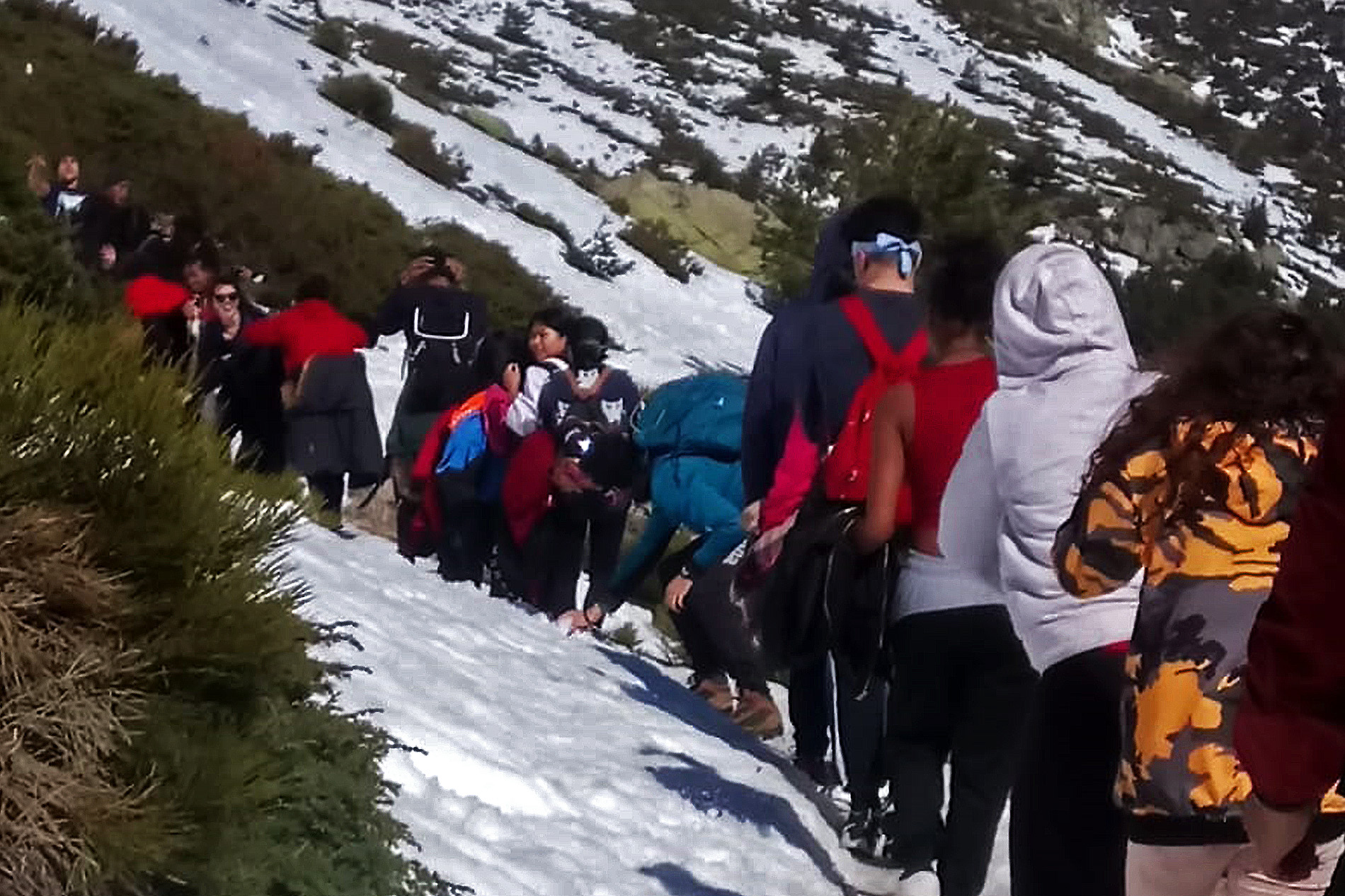 Excursi�n de adolescentes del CEPI de Tetu�n a Pe�alara