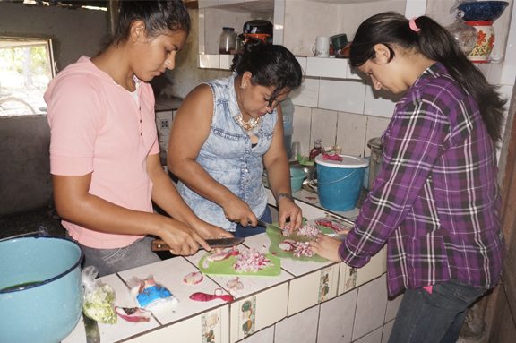 mujeres cocinando