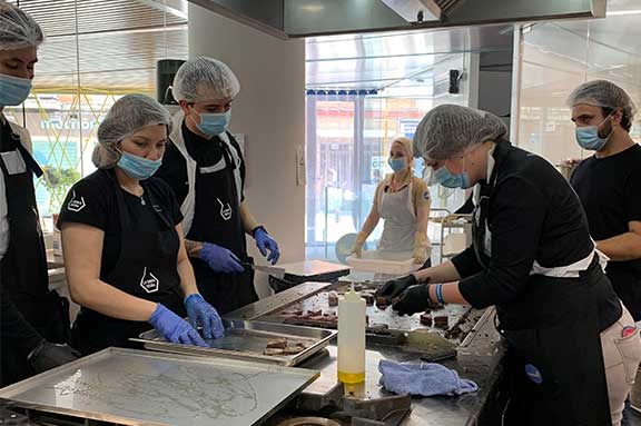 manos a la obra; coronavirus; dona; hazte socio; hazte socia; pobreza; empleo; vulnerabilidad; esperanza