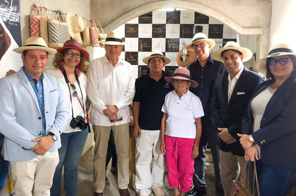 El Gobierno ecuatoriano visita el proyecto �Tejiendo Redes� de CESAL