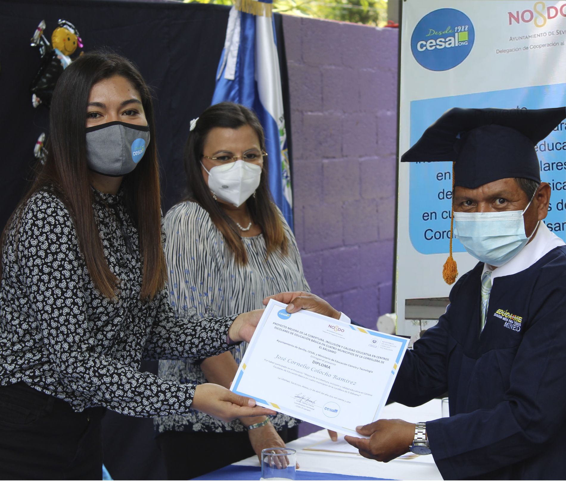 La Educaci�n no tiene edad: 71 j�venes y adultos graduados en educaci�n b�sica