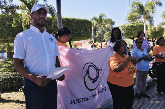 Actividad en favor de la No Violencia de la Mujer