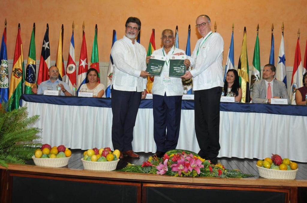 Actividad protocolar lanzamiento Decenio de la Agricultura Familiar