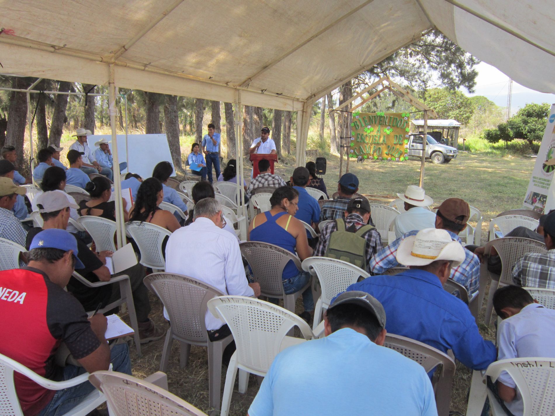 Fotograf�a de beneficiarios  de la Escuela de Campo