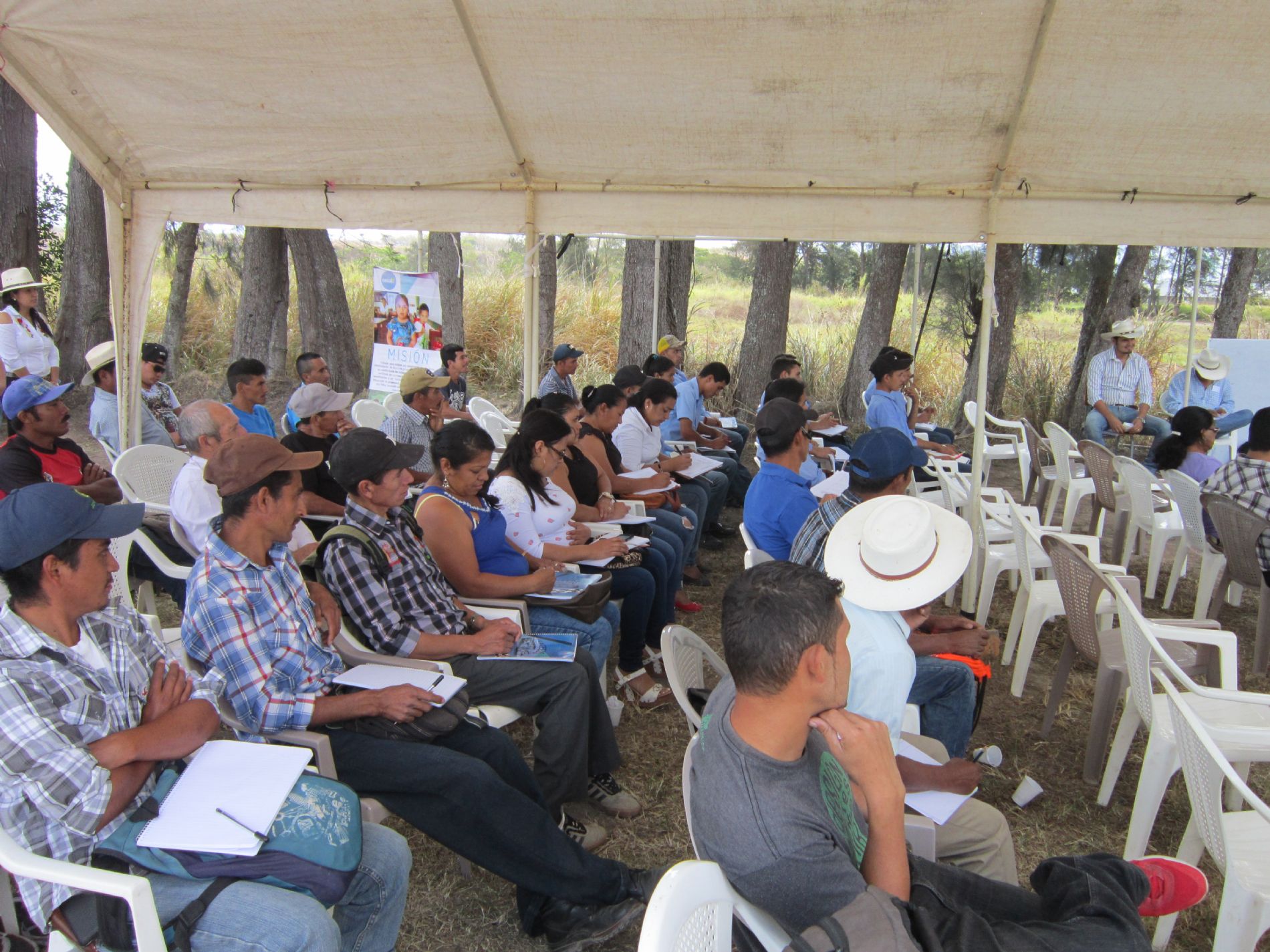 Fotograf�a de beneficiarios  de la Escuela de Campo