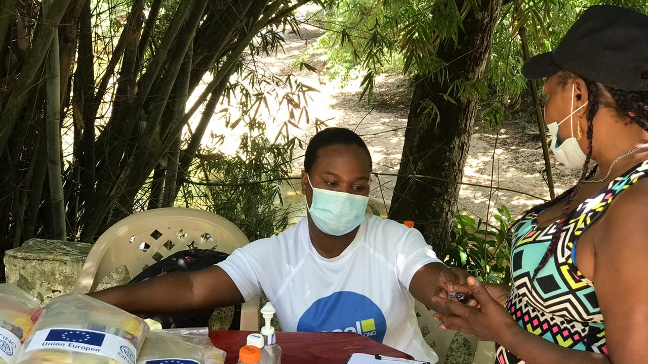 Distribuci�n de alimentos en la frontera dominico - haitiana