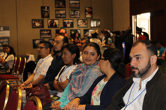 toma el auditorium y de personas asistentes al evento