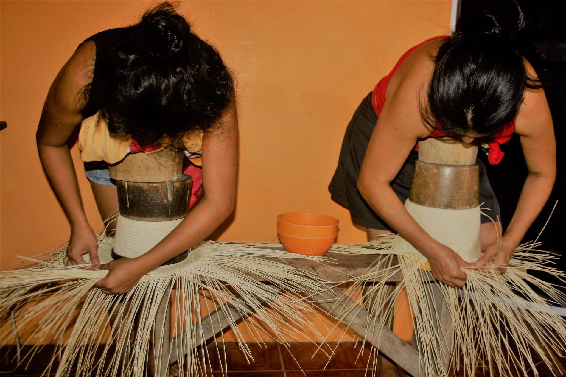 EL GOBIERNO ECUATORIANO VISITA EL PROYECTO `TEJIENDO REDES` DE CESAL