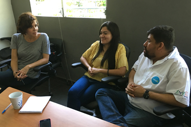 Reuni�n de tres personas