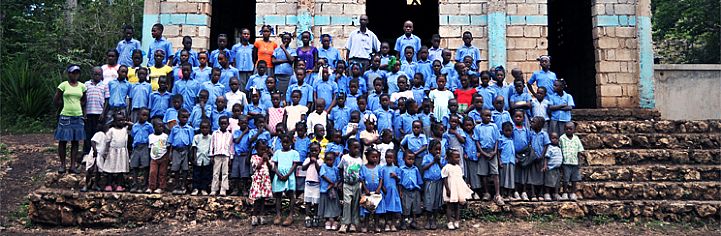 Alumnos de la futura `Escuela de la Esperanza`