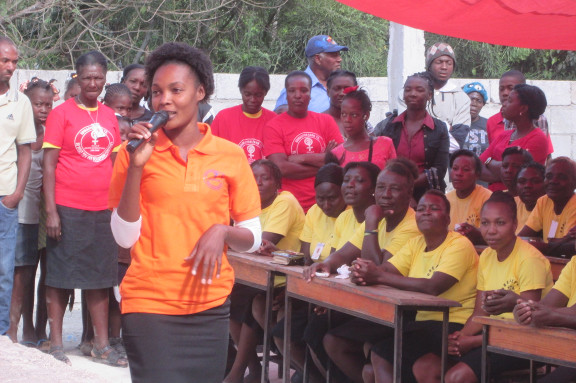 charla mujeres 576x383